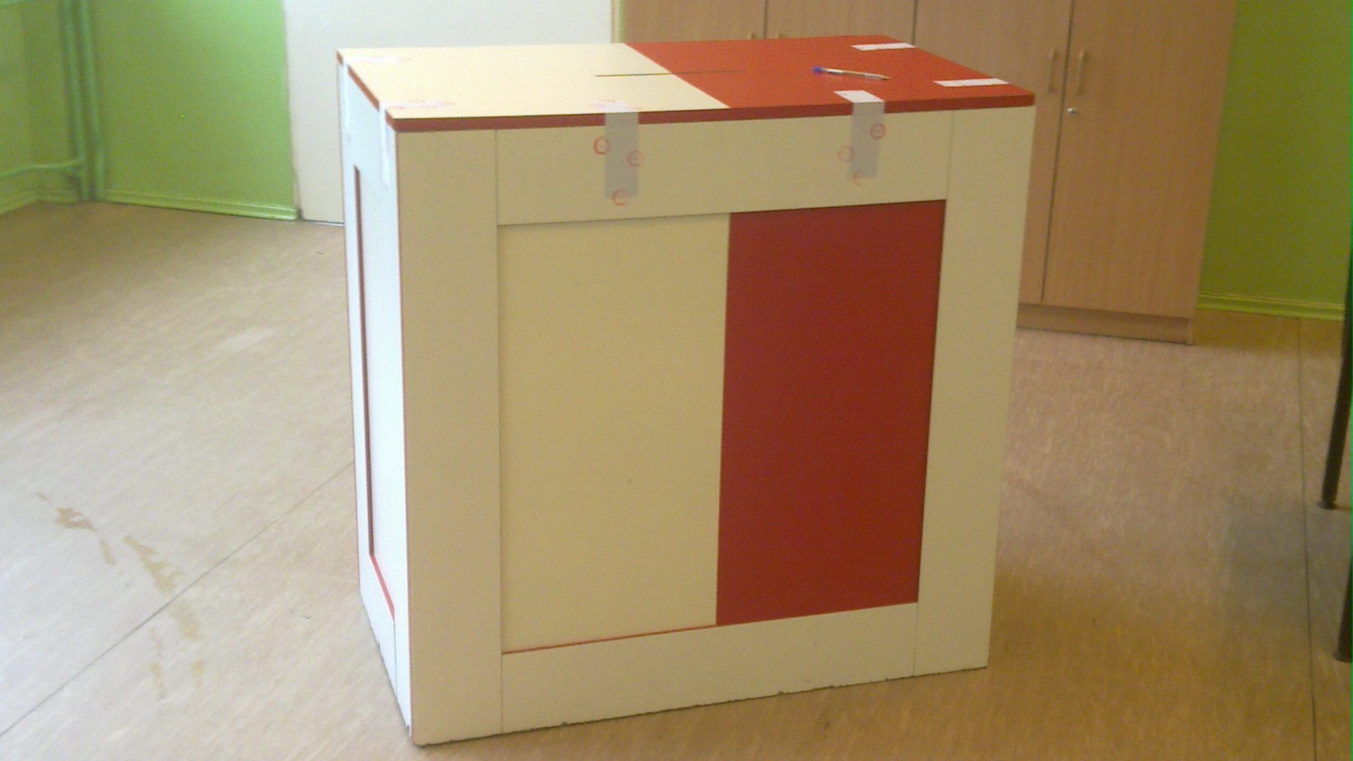 2010_Poland_elections_round_2_ballot_box